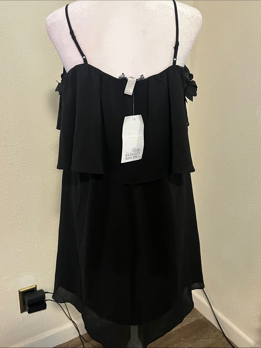 Black Off-Shoulder Ruffle  Dress - Picture 5 of 7